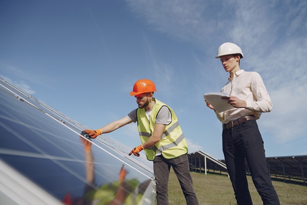 Foreman and businessman at solar energy station.